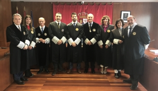 El magistrado Adrián Cámara del Río con la Sala de Gobierno del TSJ de Navarra 